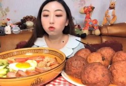 小姐姐吃冷面瓜,小姐姐畅享冷面瓜美味时光