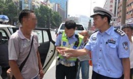 吃瓜被交警罚款,遵守交通规则，安全出行