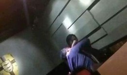 网吧里面吃瓜,吃瓜群众见证电竞传奇