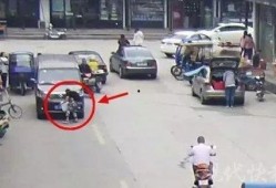 开车女的吃瓜视频,揭秘开车途中趣味瞬间