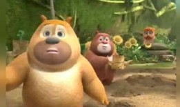 熊在吃瓜,一场自然界的悠闲午后