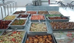 中山工地食堂吃瓜,美食盛宴温暖工友心