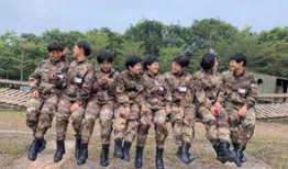 女兵吃瓜视频,揭秘军营里的欢乐时光