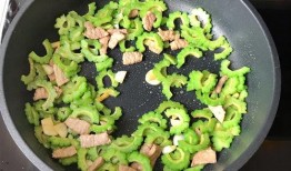 快手情侣吃瓜,快手情侣甜蜜吃瓜瞬间