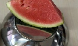 小王没烦恼吃瓜,烦恼全消